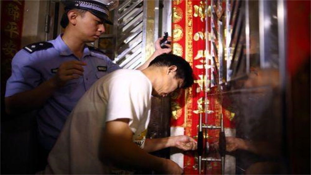 汉中请开锁师傅开了锁后，师傅为什么一般都不进门，就算主人请也不进去？